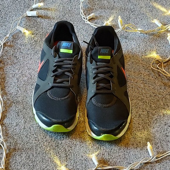 women's Nike Training Sneaker size 9 - Picture 1 of 8